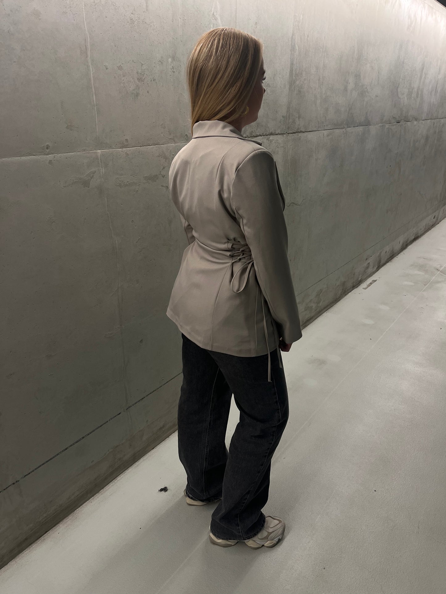 WAIST BLAZER - BEIGE